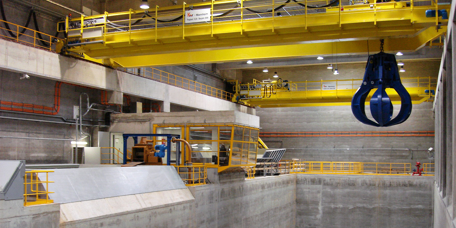 Leitstand über dem Abfallbunker